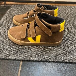 Kids Veja high tops size 3